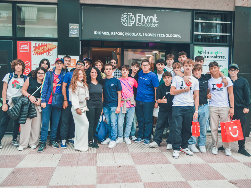 Grupo de estudiantes en un viaje de estudios en Lloret de Mar