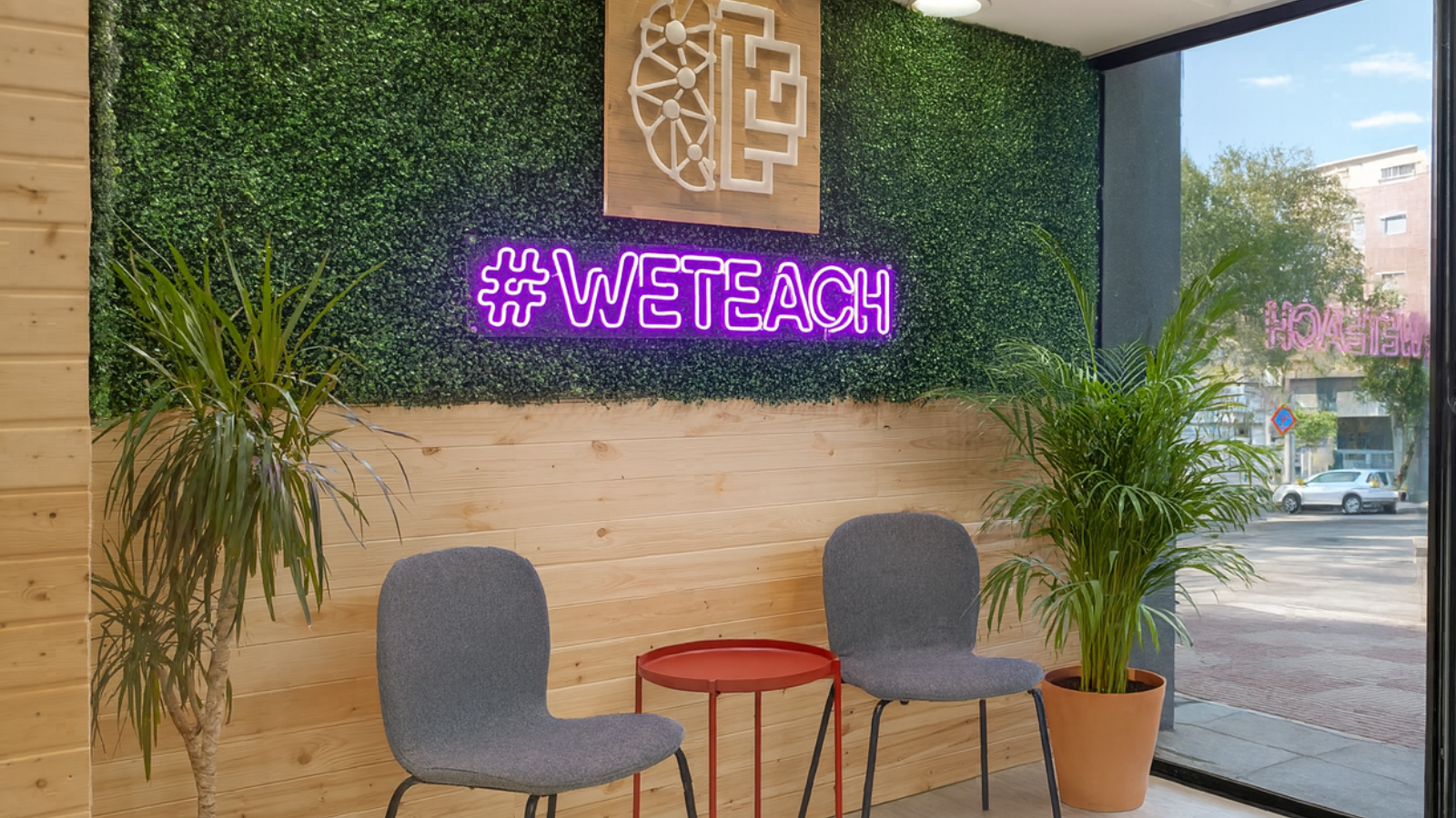 Equipo de Flynt Education en la academia de Lloret de Mar